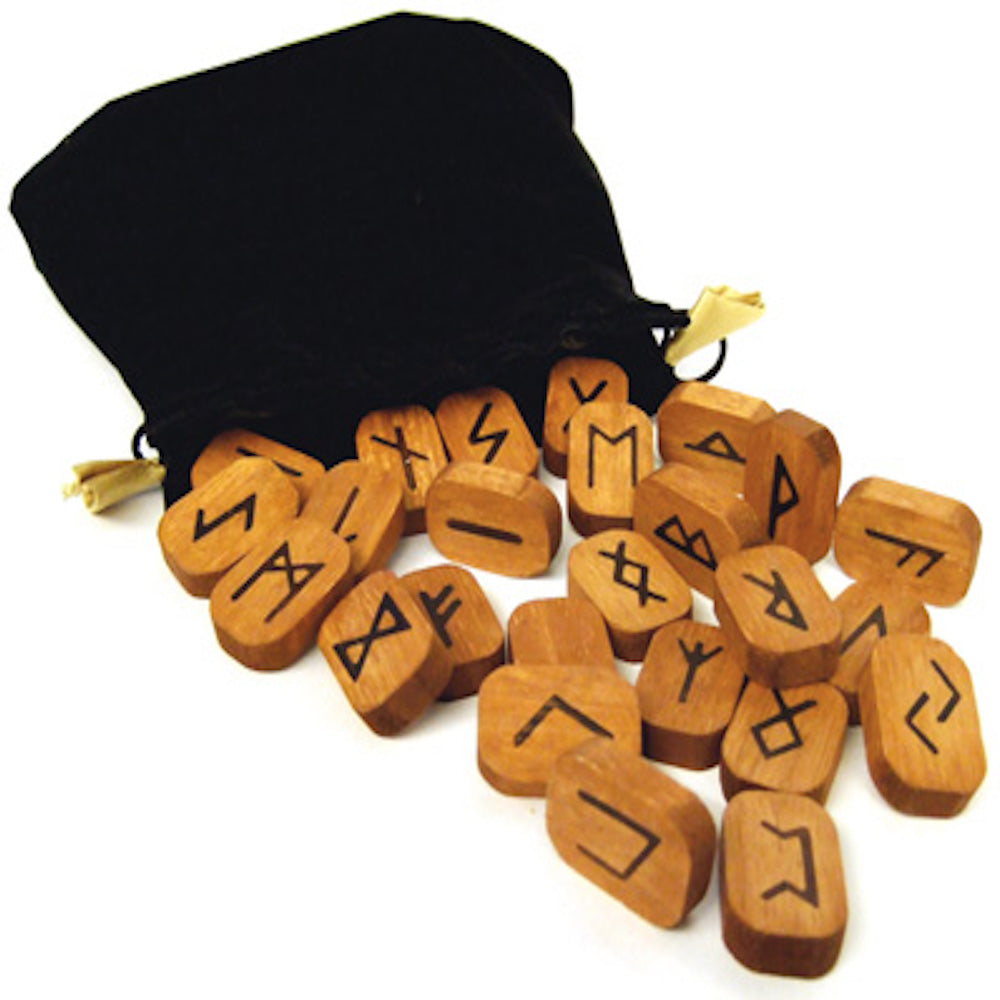 Wooden Runes - Lo Scarabeo